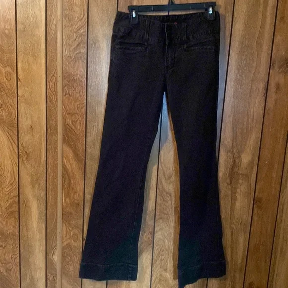 Guess - Picture 1 of 4